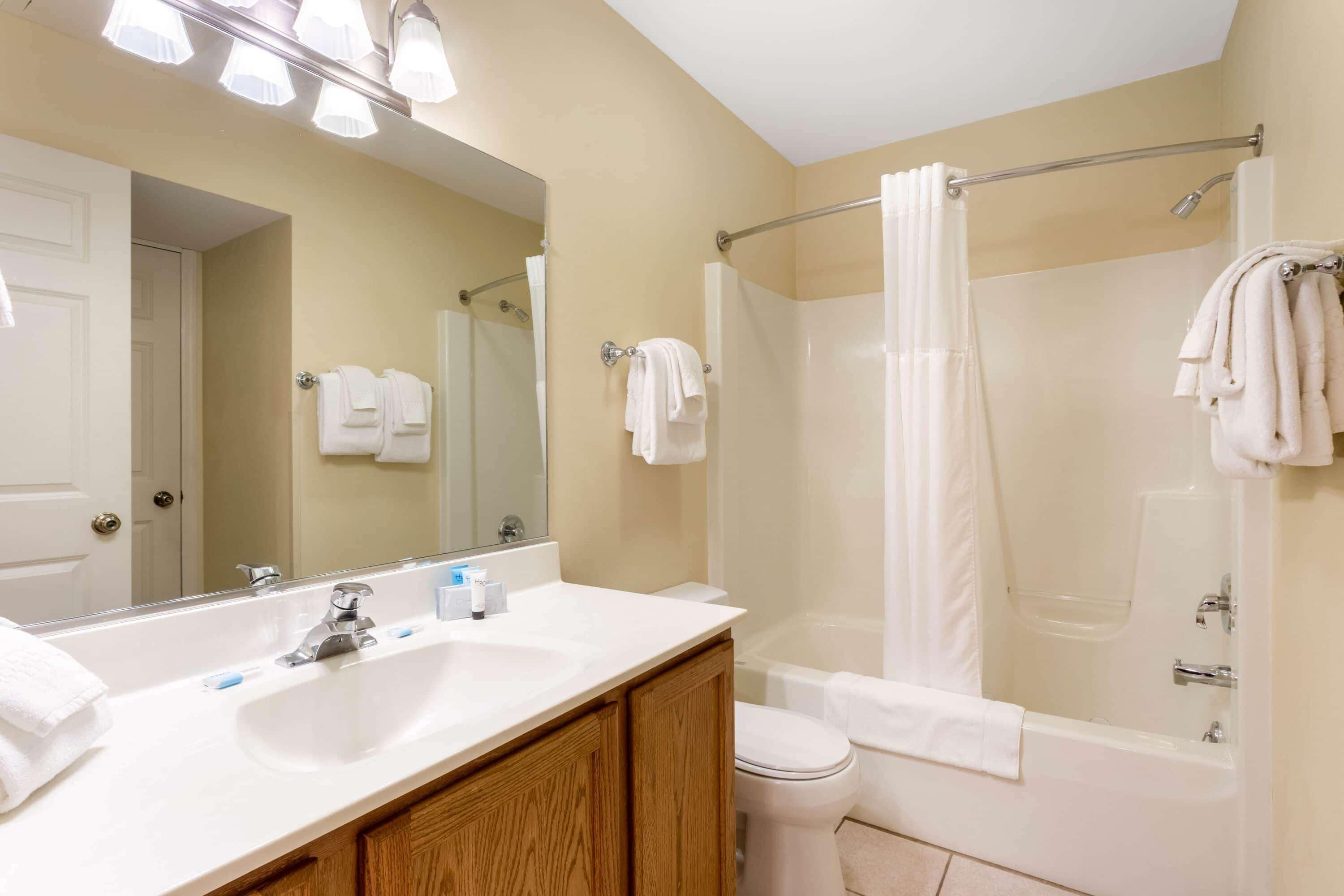 Tamarack Wisconsin Dells, A Ramada By Wyndham Hotel Lake Delton Bagian luar foto
