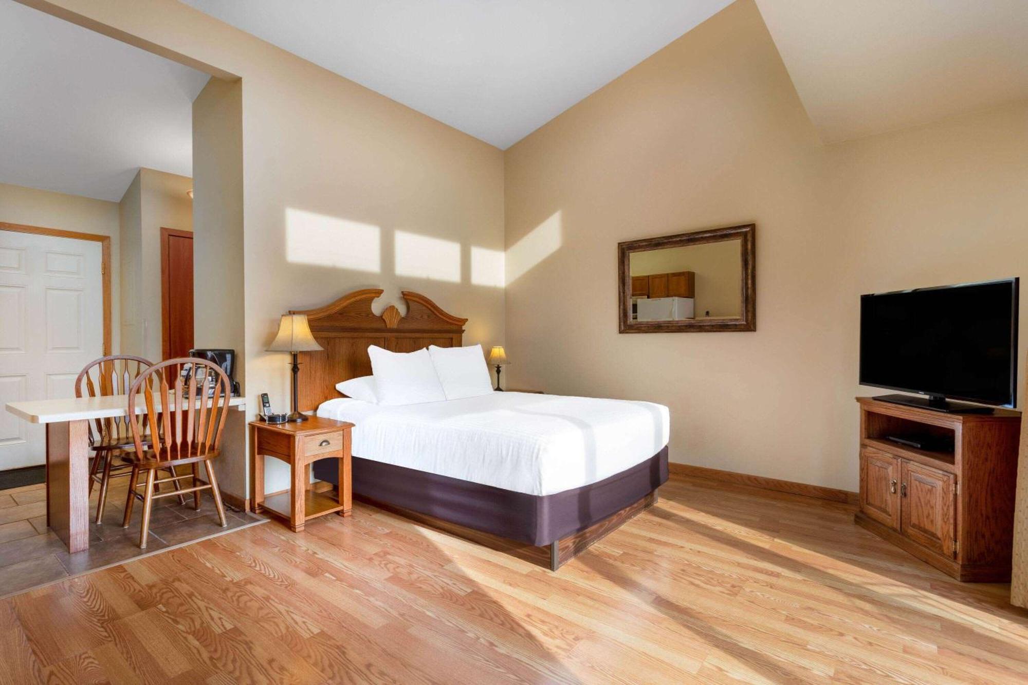 Tamarack Wisconsin Dells, A Ramada By Wyndham Hotel Lake Delton Bagian luar foto